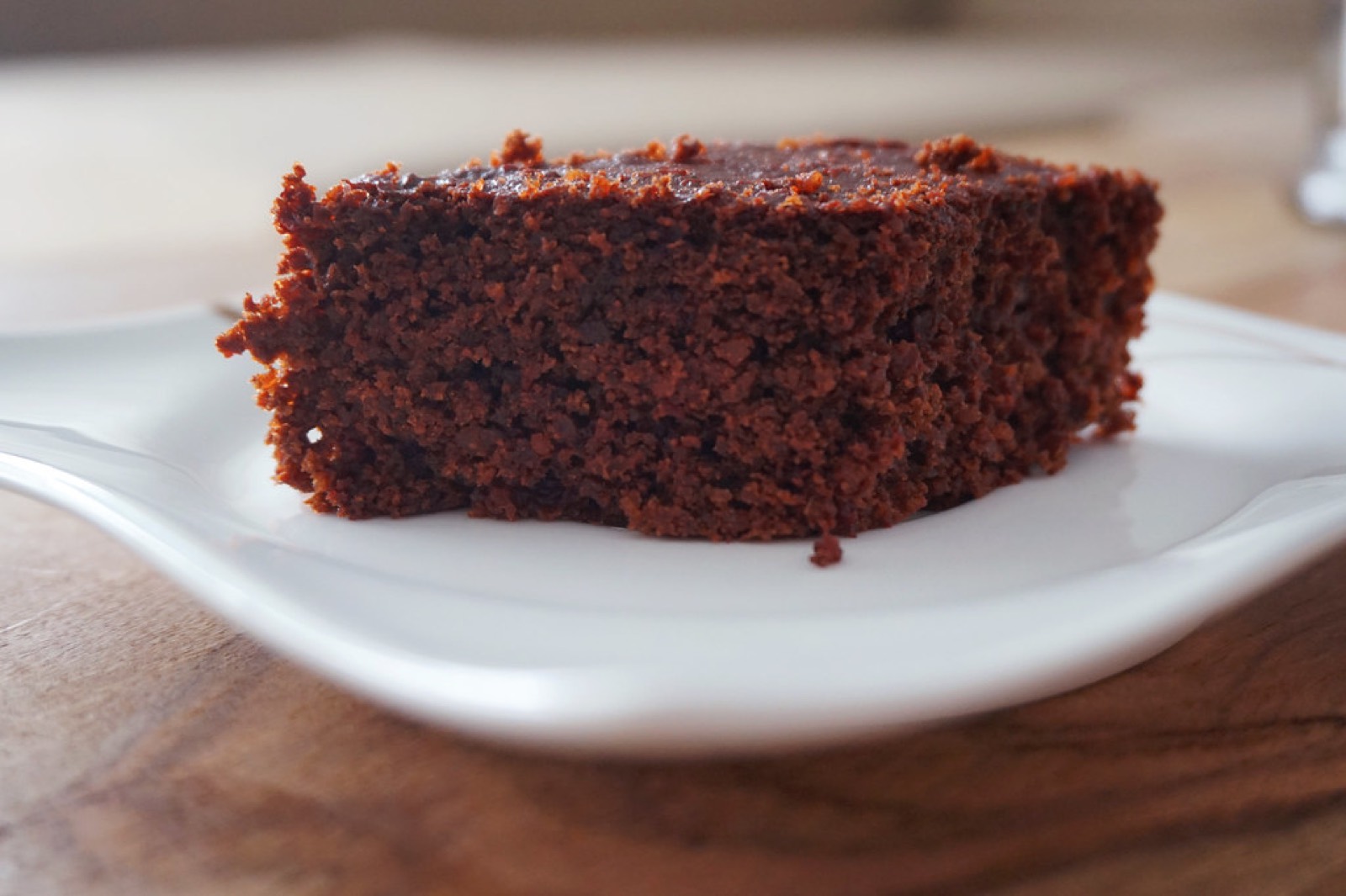 Csokoládés szülinapi torta, illusztráció